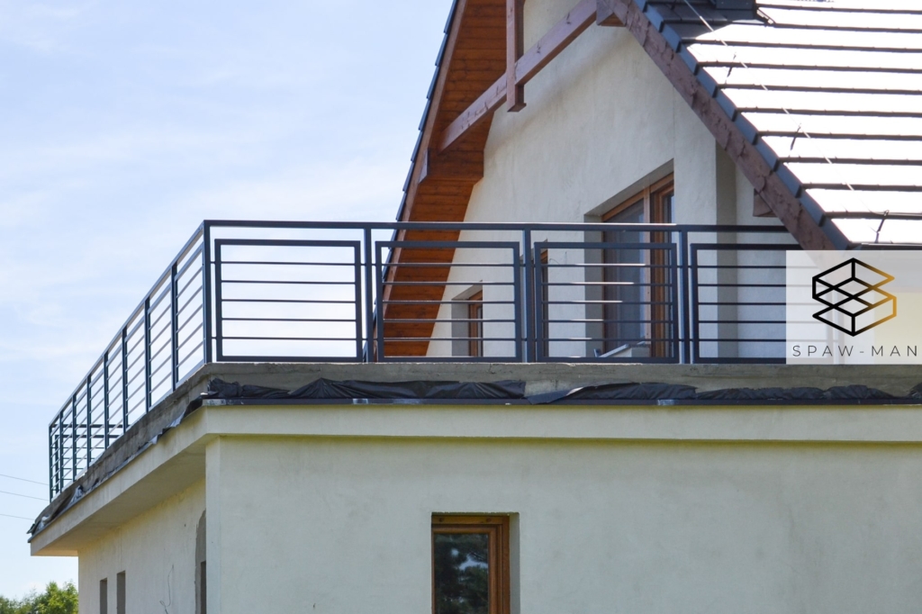 Balustrada zewnętrzna oraz ogrodzenia stalowe wykonane z profili 15x15mm.